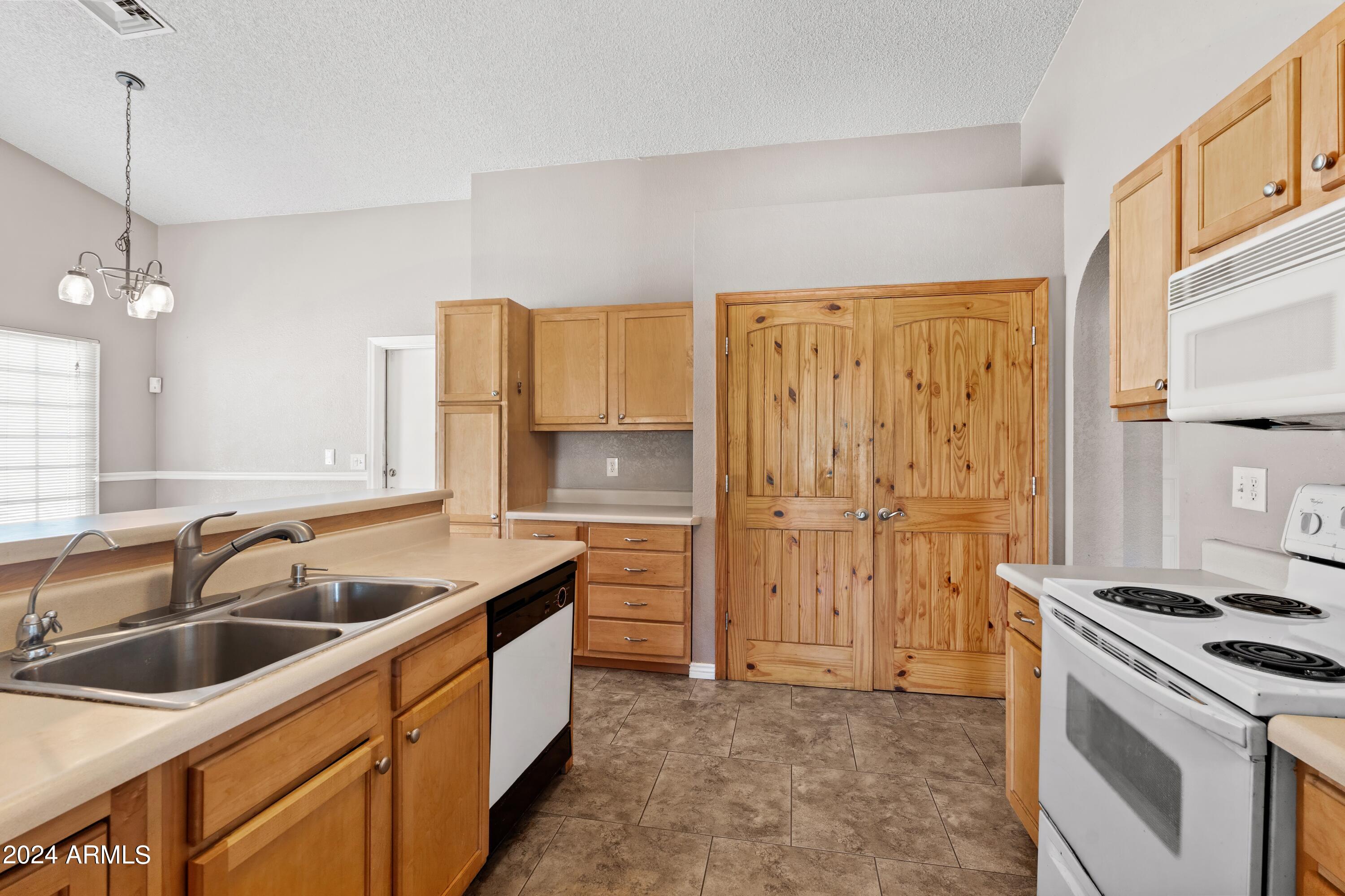 4002 E WESCOTT Drive