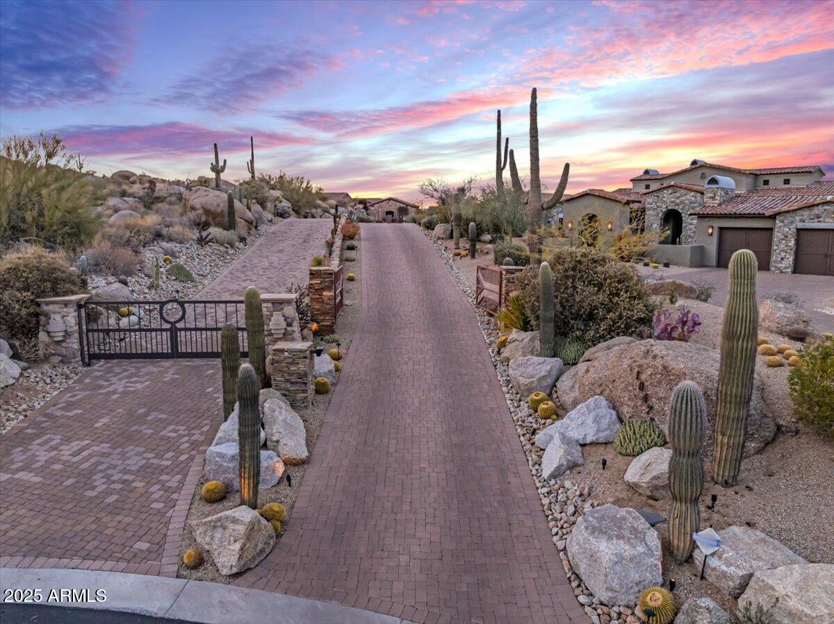 10473 E GREYTHORN Drive