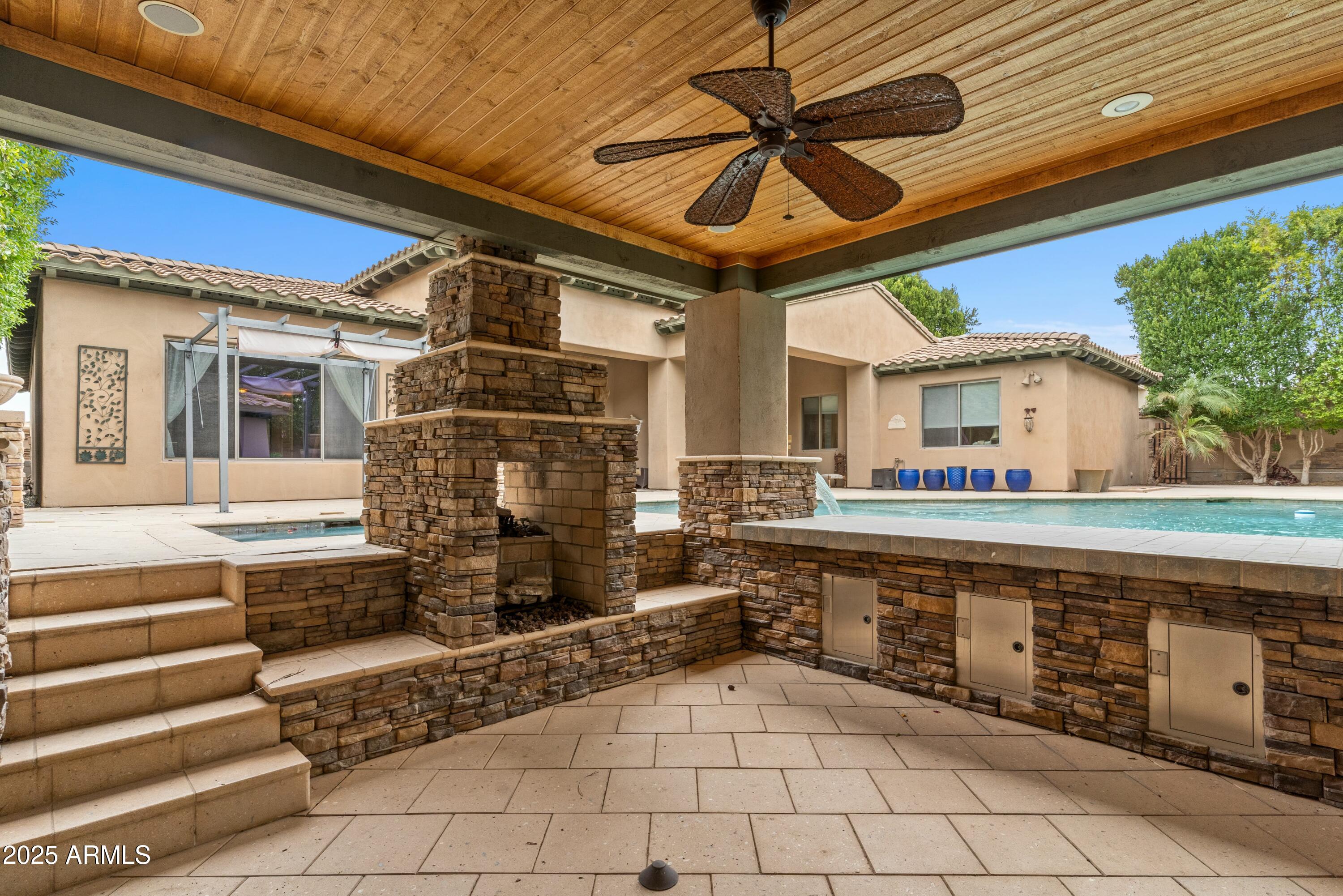 9869 E DAVENPORT Drive