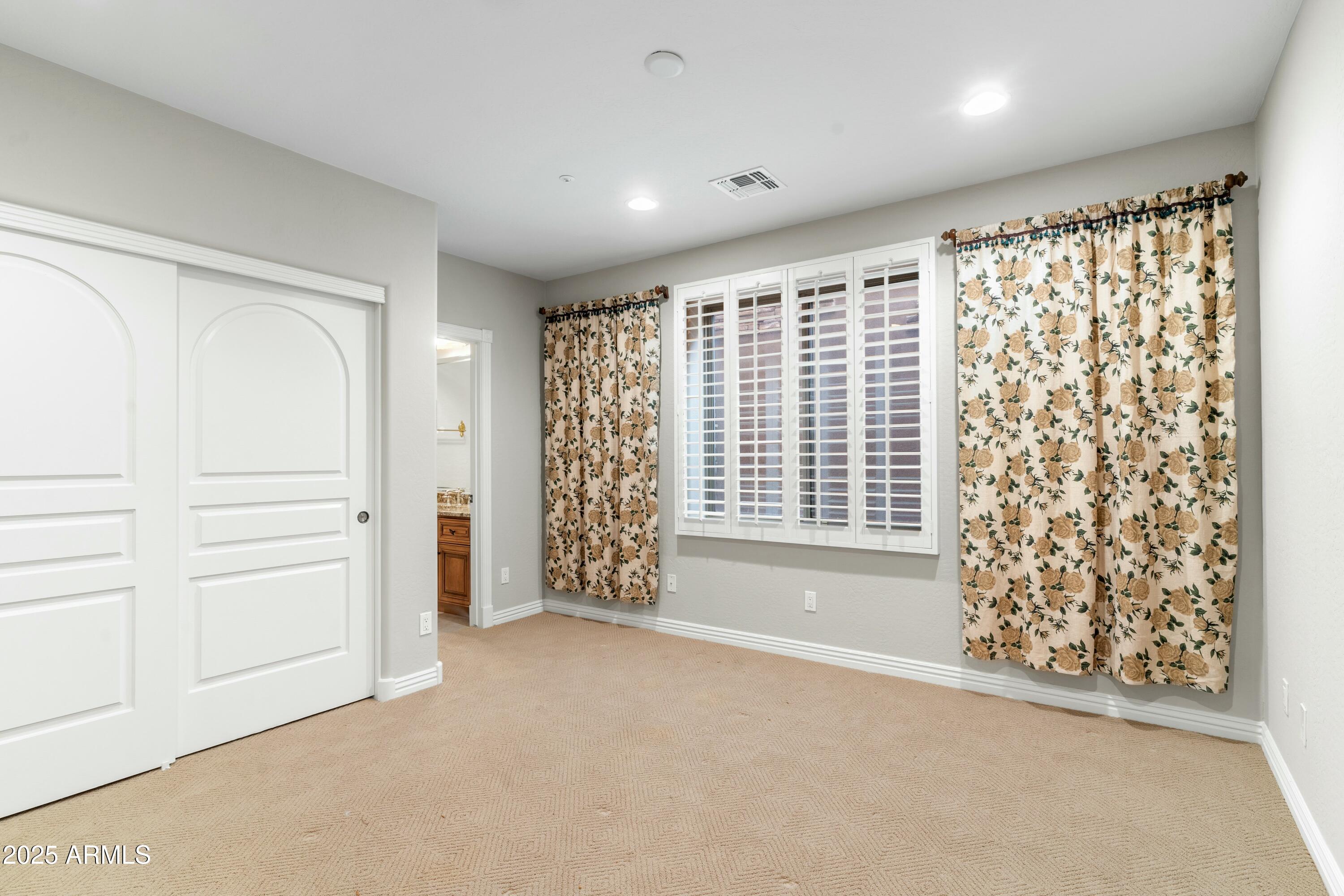 9869 E DAVENPORT Drive