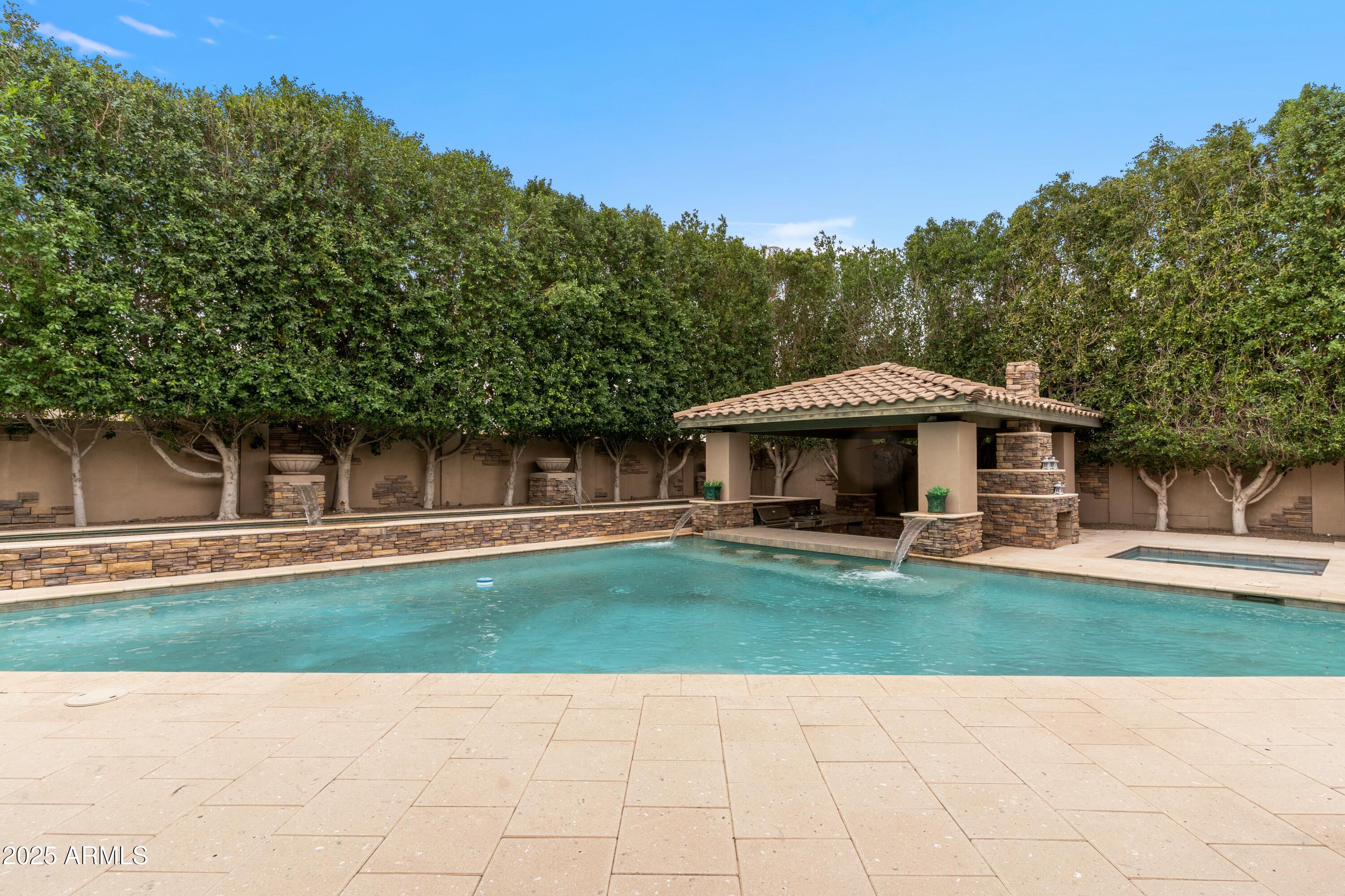 9869 E DAVENPORT Drive