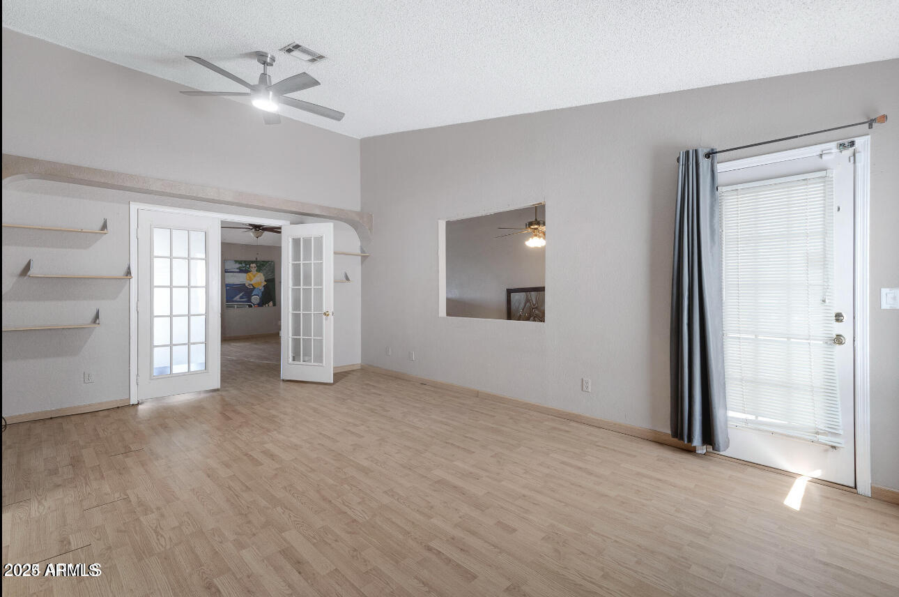 1102 W PEORIA Avenue, 17