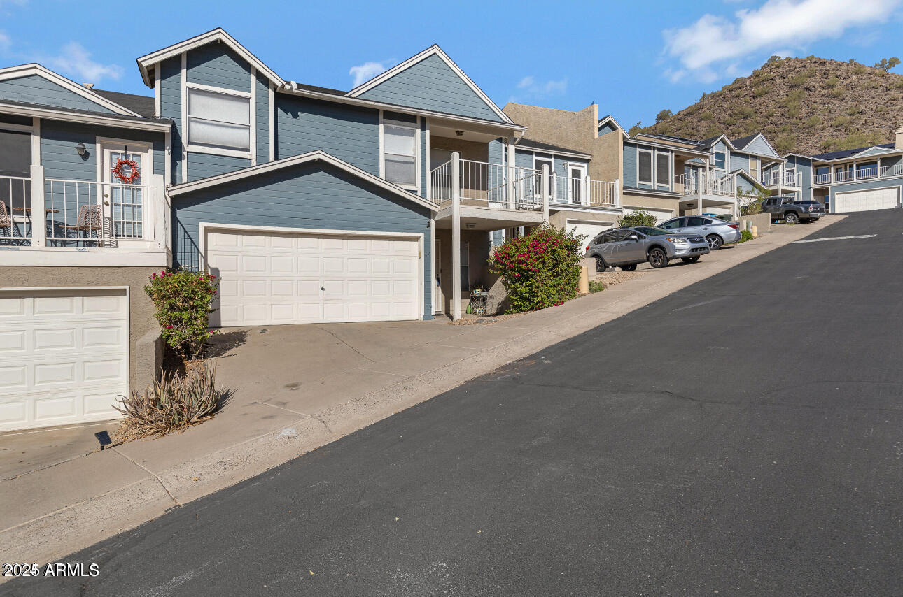 1102 W PEORIA Avenue, 17