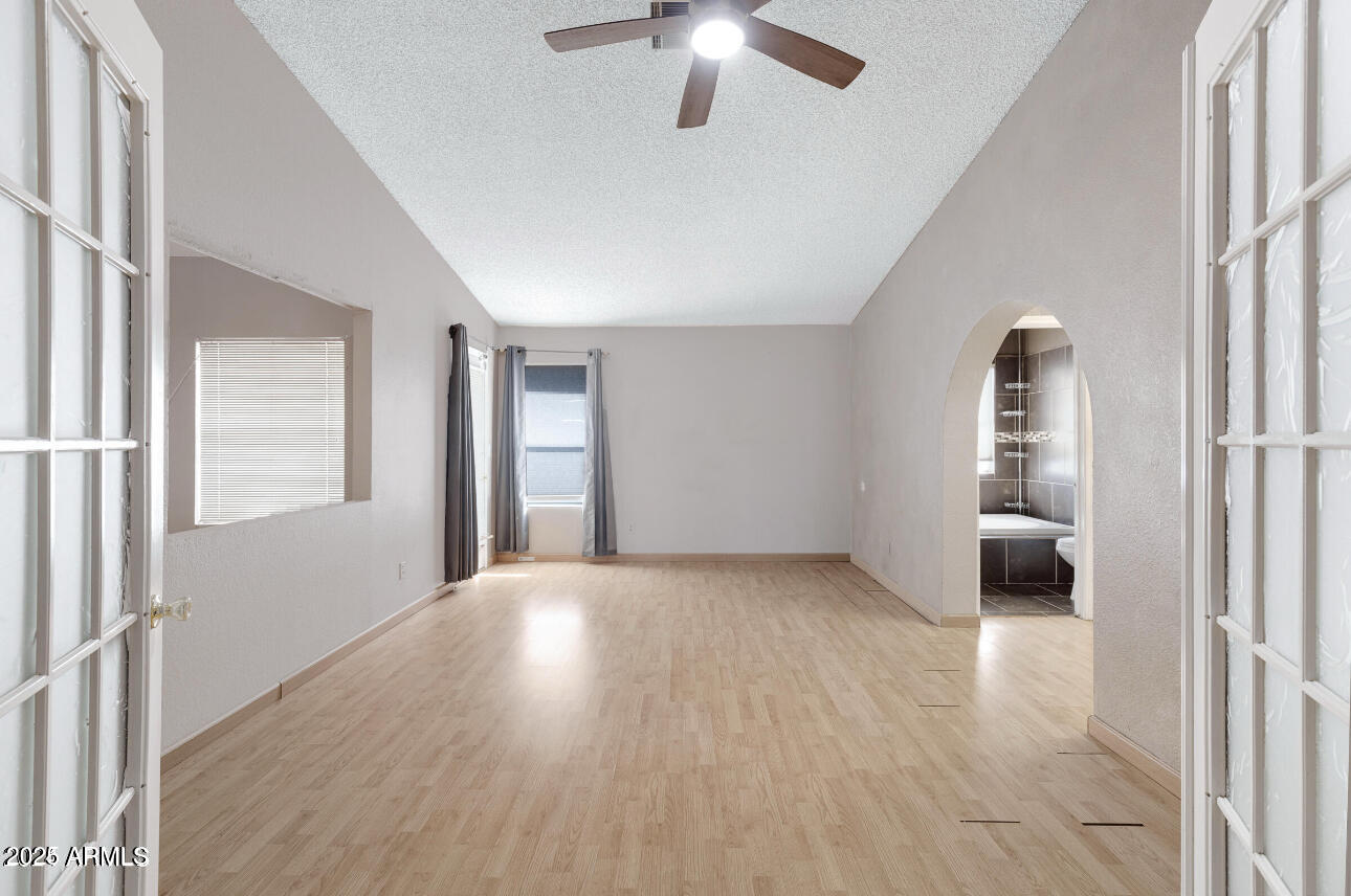 1102 W PEORIA Avenue, 17