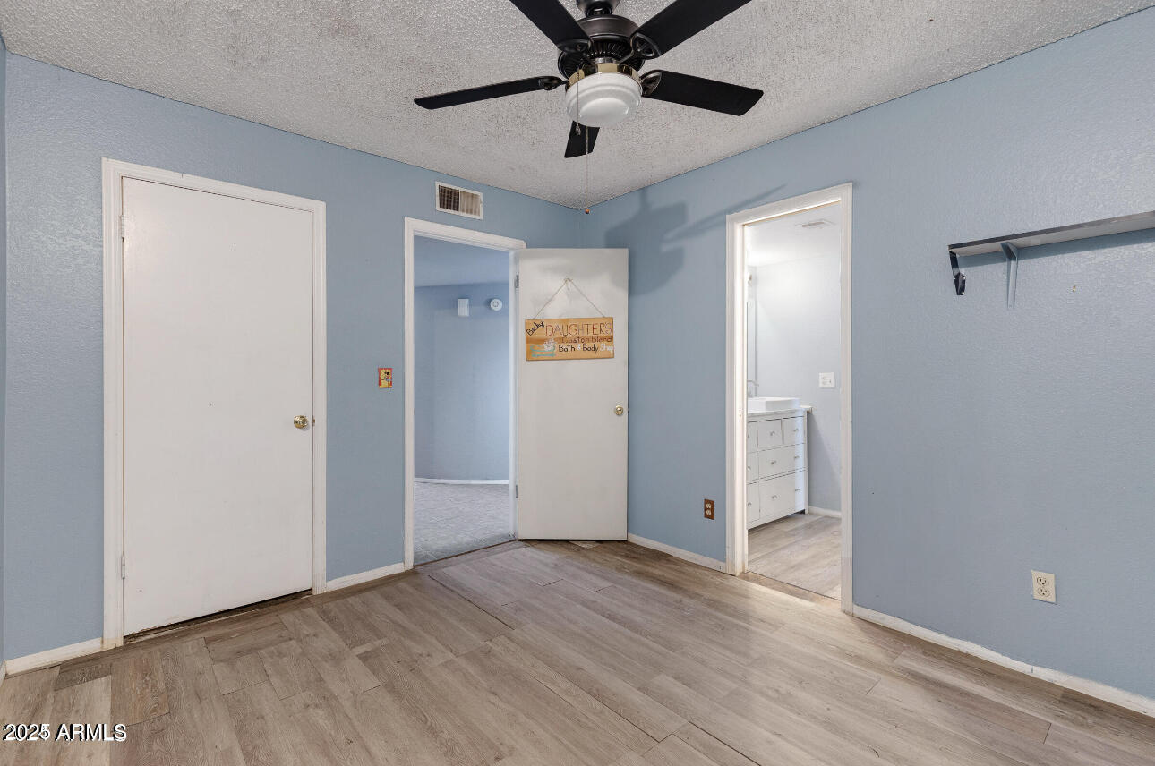 1102 W PEORIA Avenue, 17