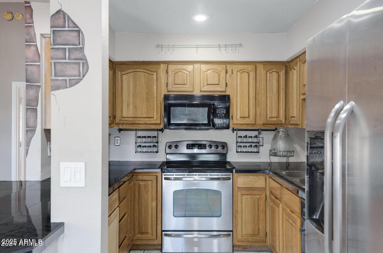 1102 W PEORIA Avenue, 17