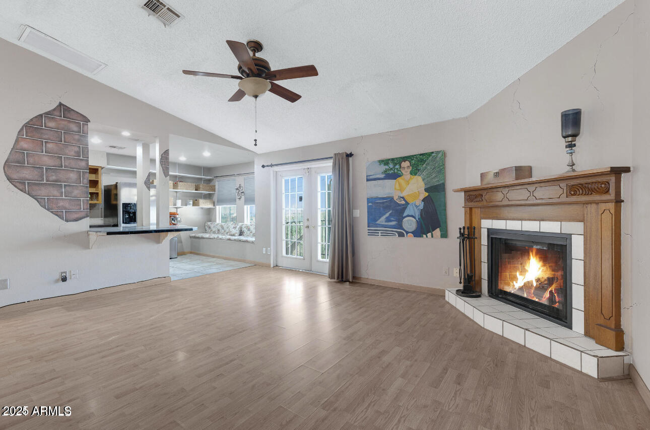 1102 W PEORIA Avenue, 17