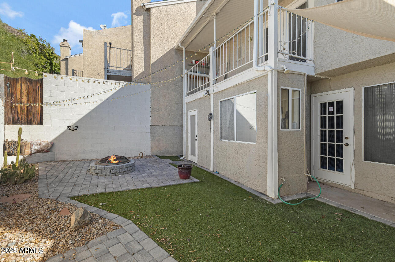 1102 W PEORIA Avenue, 17