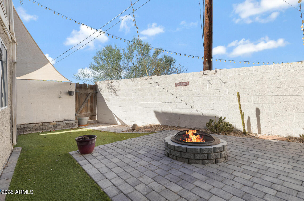 1102 W PEORIA Avenue, 17