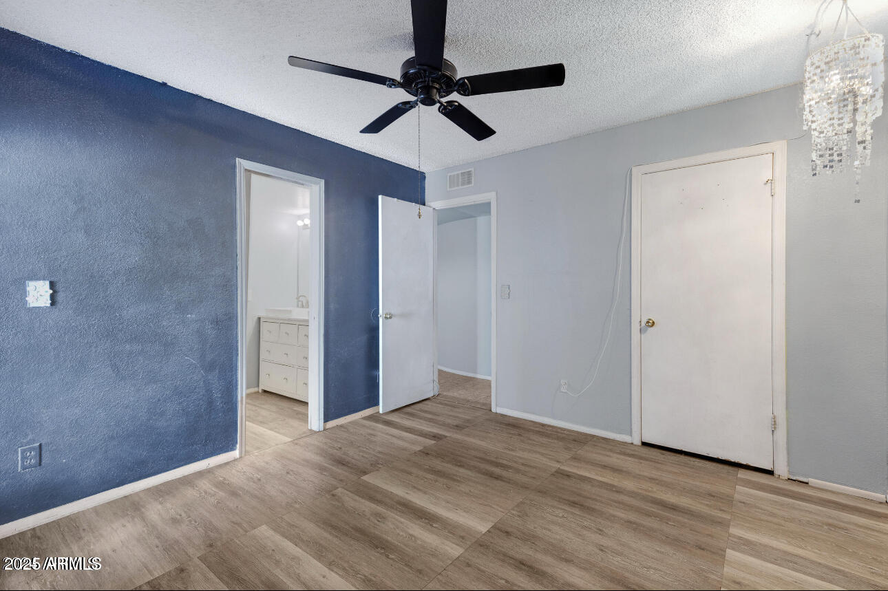 1102 W PEORIA Avenue, 17