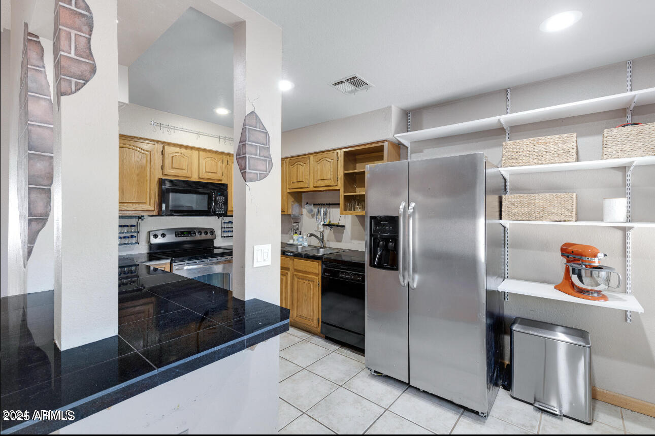 1102 W PEORIA Avenue, 17