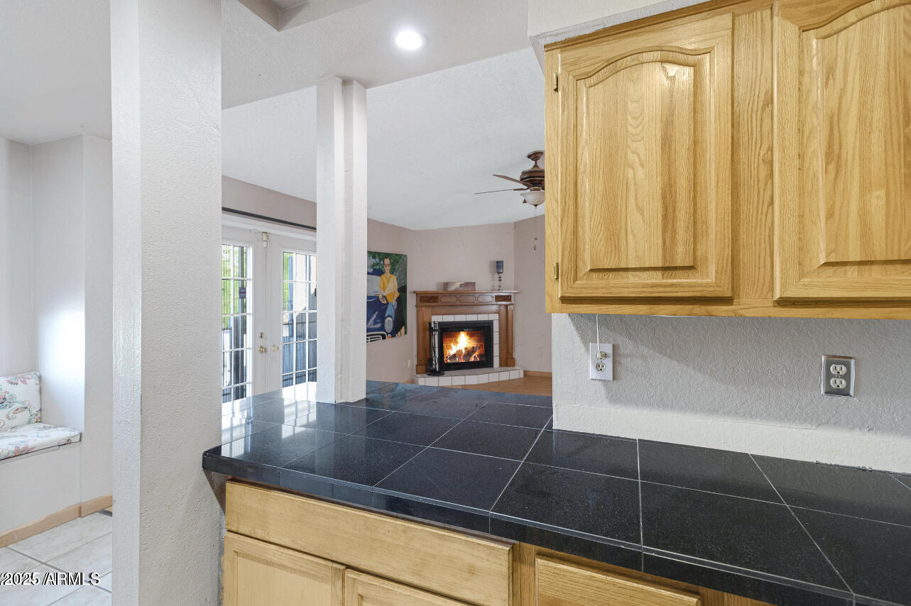 1102 W PEORIA Avenue, 17