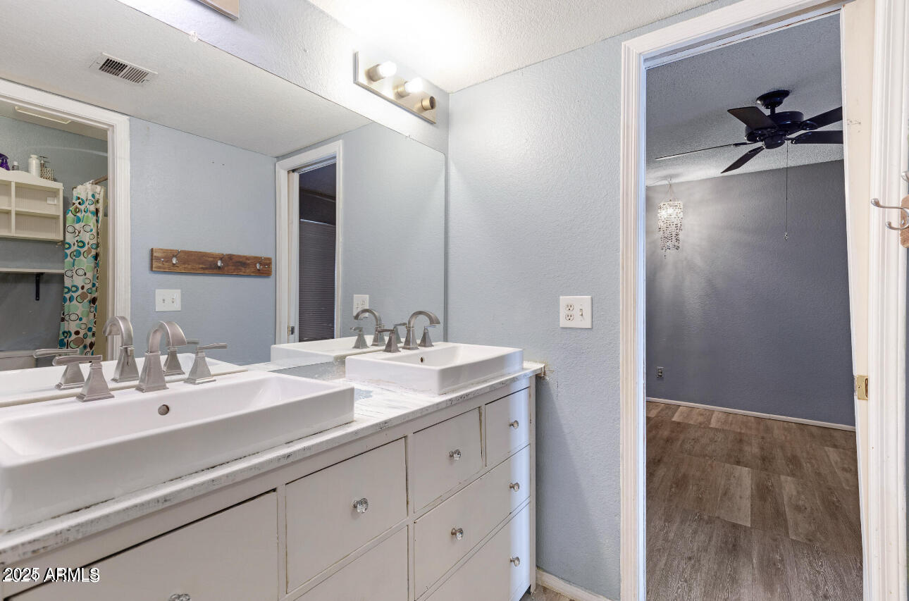 1102 W PEORIA Avenue, 17