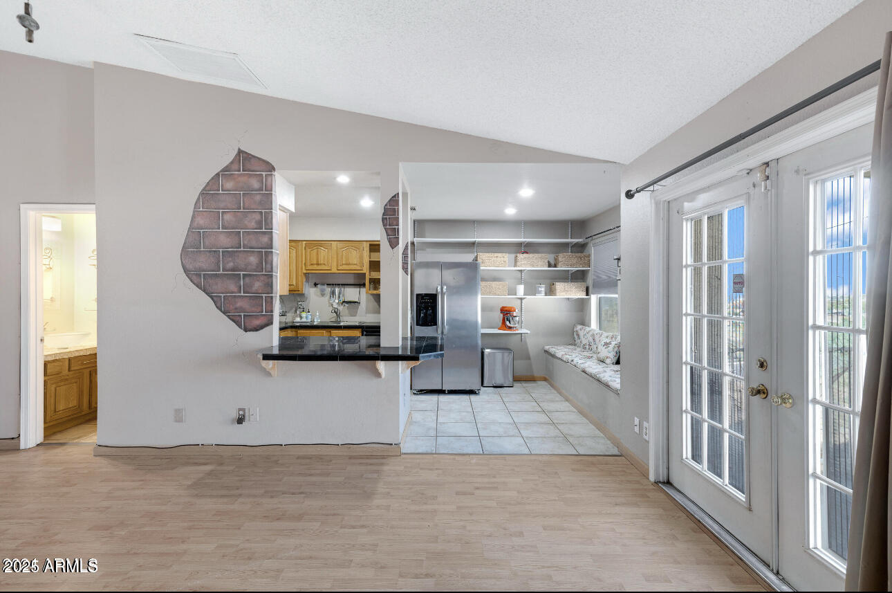 1102 W PEORIA Avenue, 17