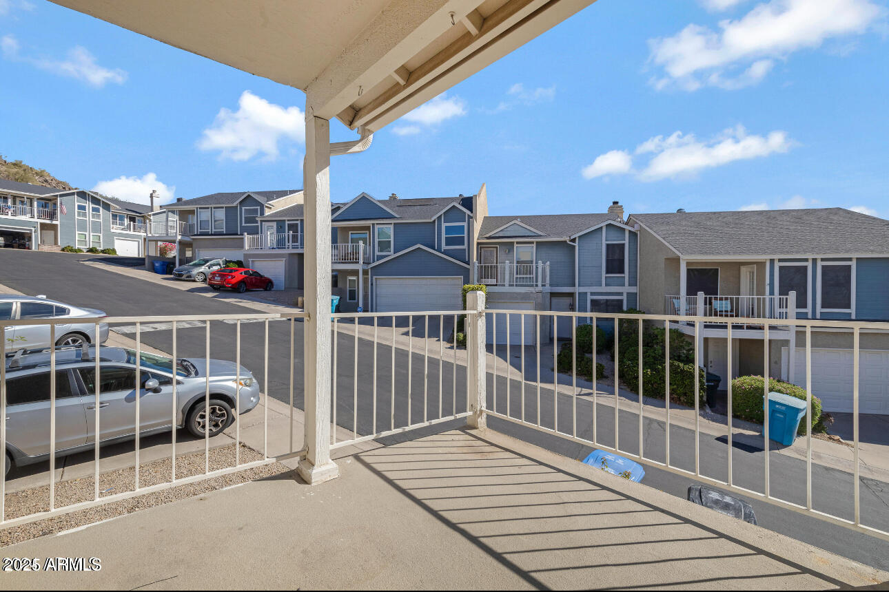 1102 W PEORIA Avenue, 17