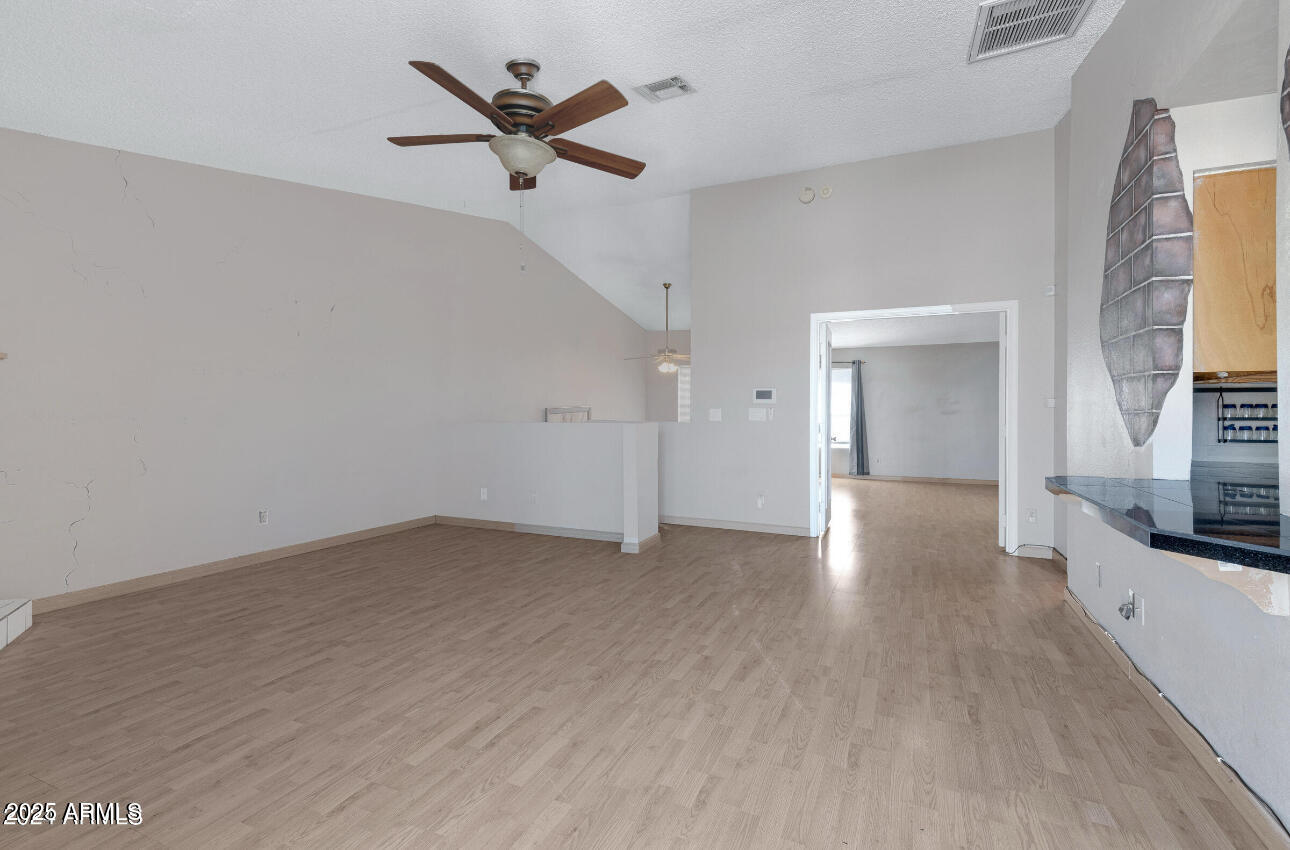 1102 W PEORIA Avenue, 17