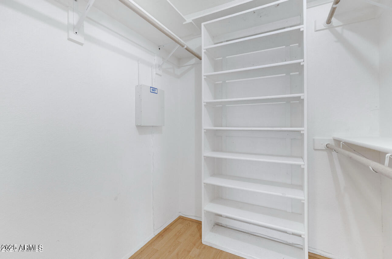 1102 W PEORIA Avenue, 17