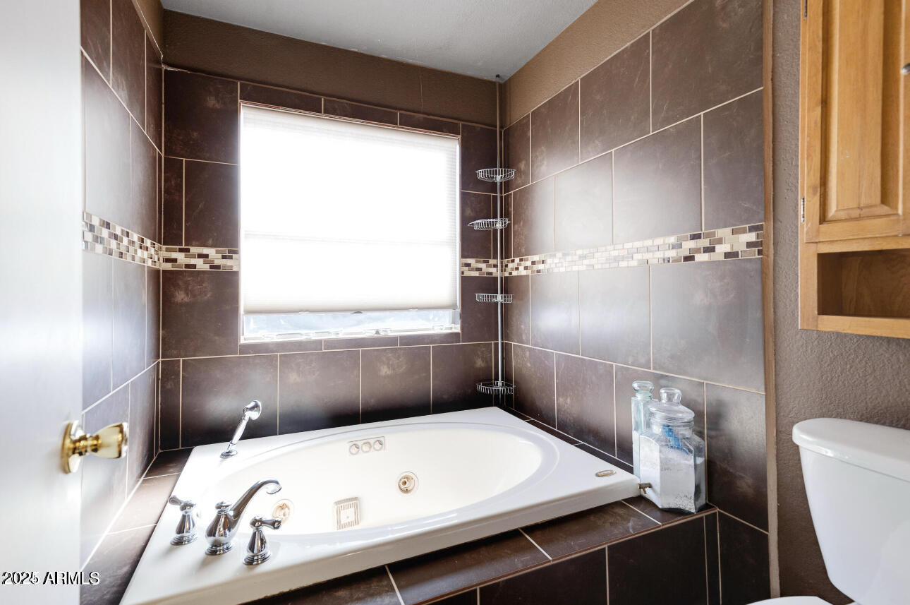 1102 W PEORIA Avenue, 17