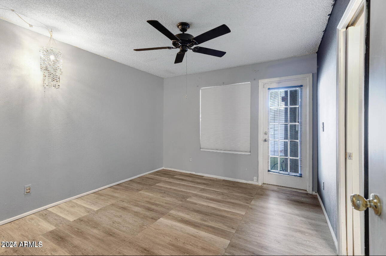 1102 W PEORIA Avenue, 17