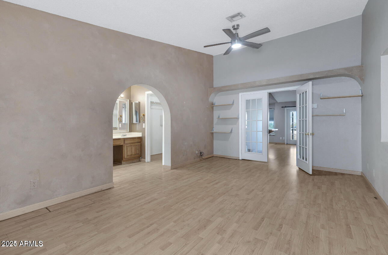 1102 W PEORIA Avenue, 17