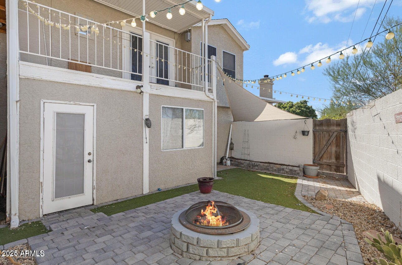 1102 W PEORIA Avenue, 17