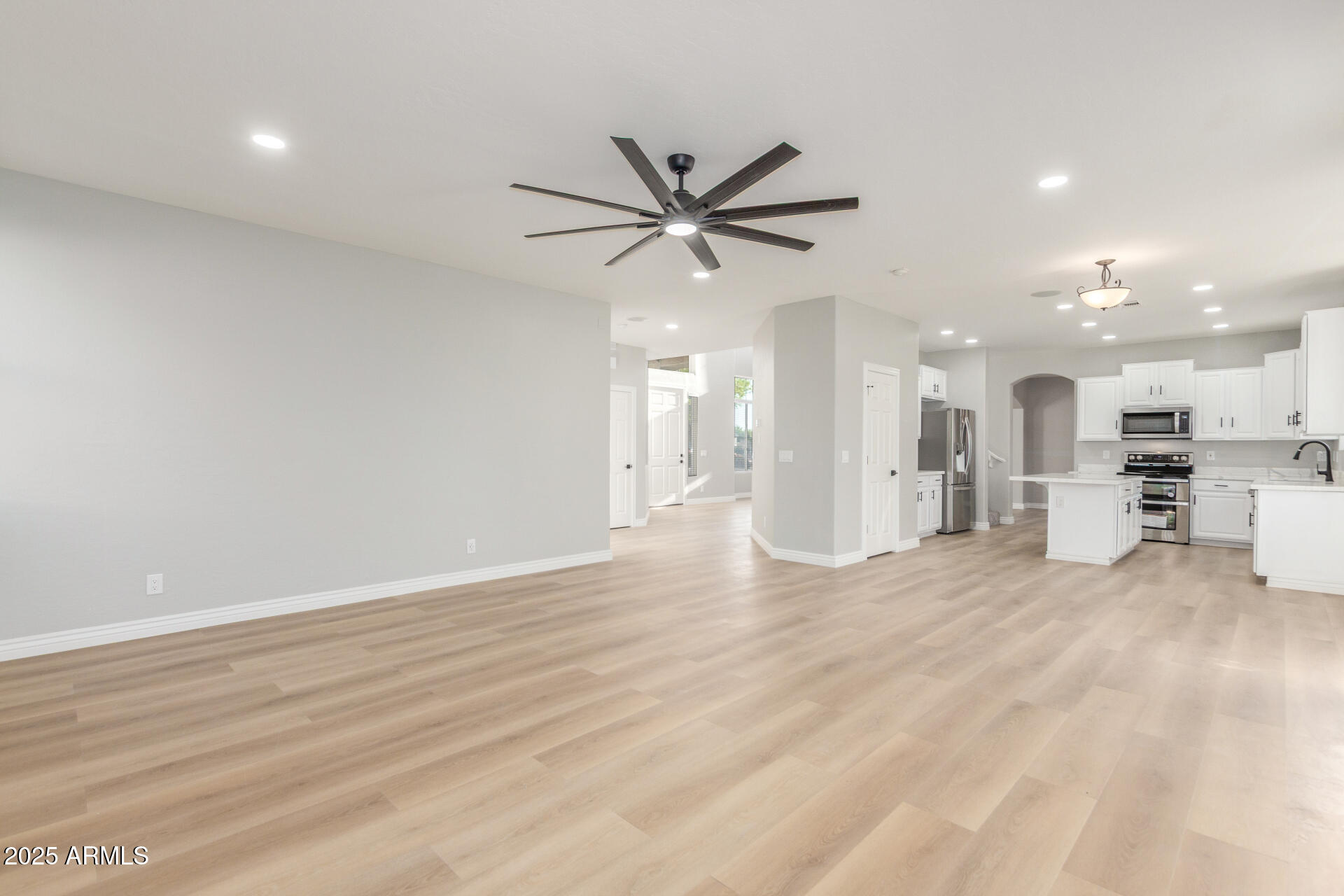 2754 E MICHELLE Way