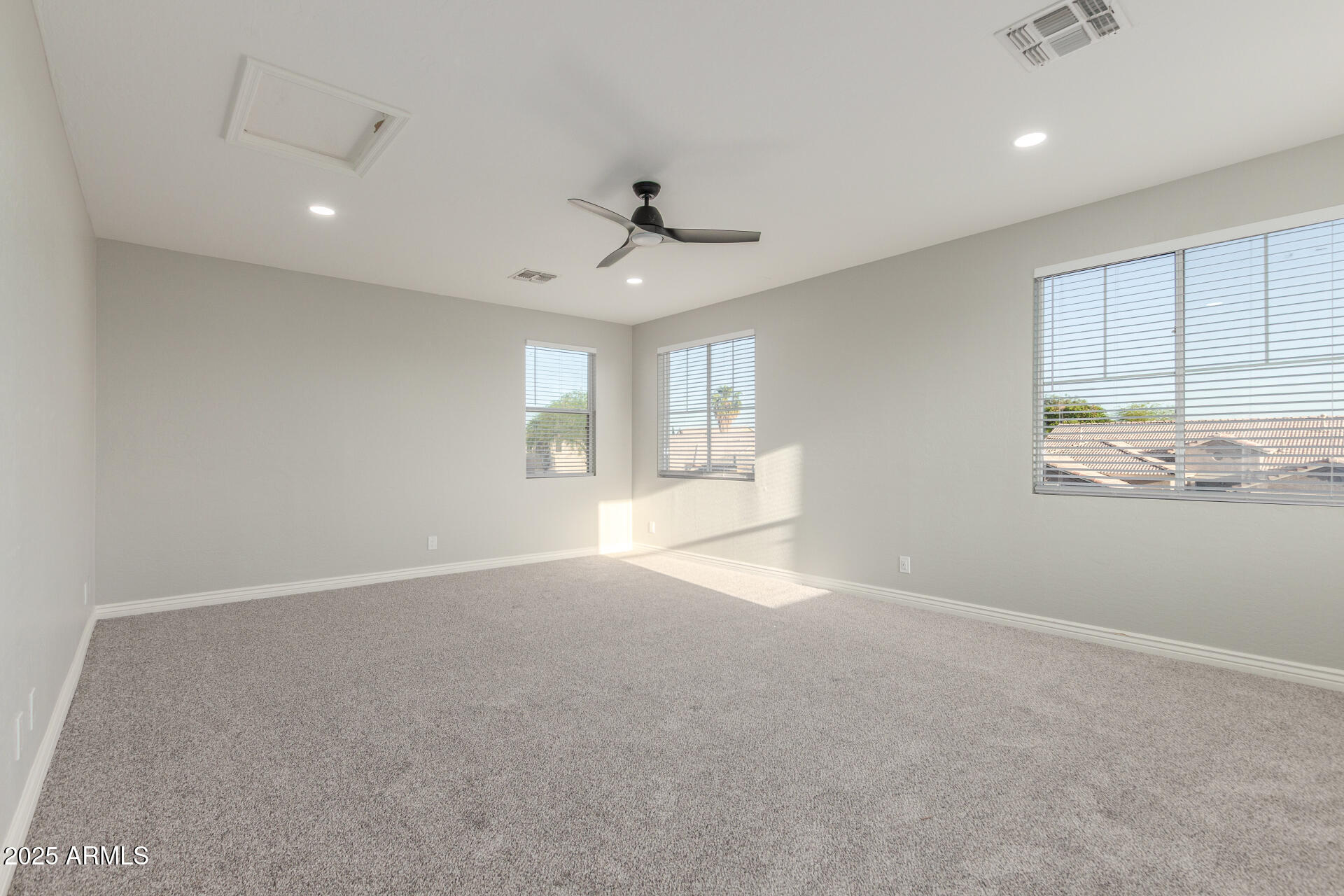 2754 E MICHELLE Way