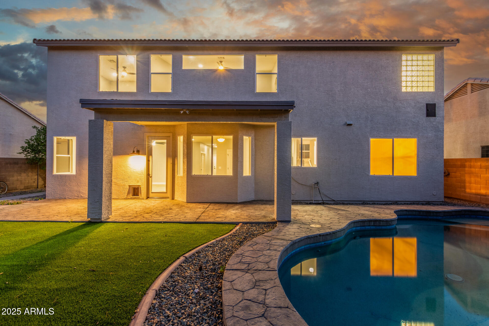 2754 E MICHELLE Way