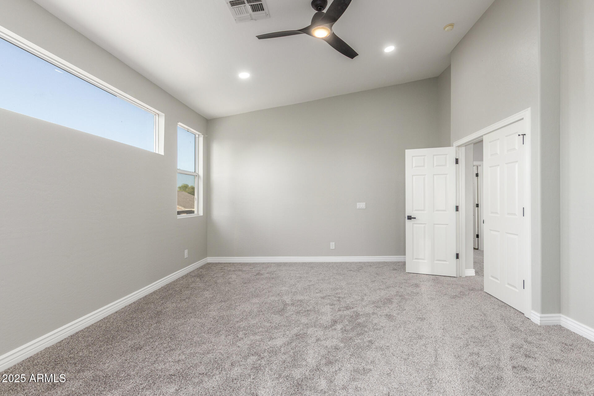 2754 E MICHELLE Way