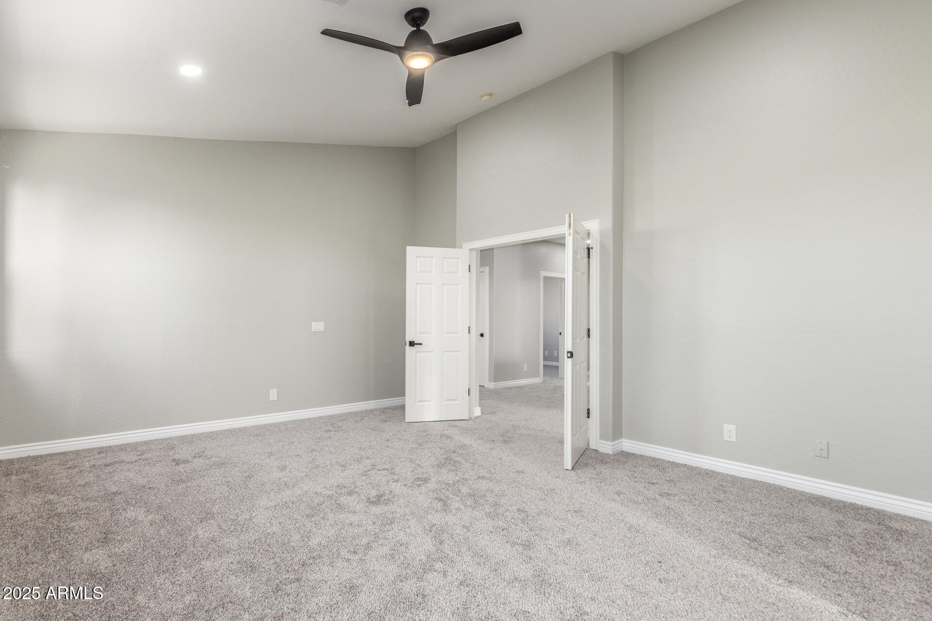 2754 E MICHELLE Way