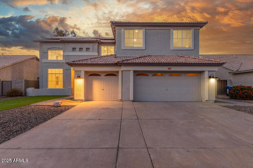 2754 E MICHELLE Way