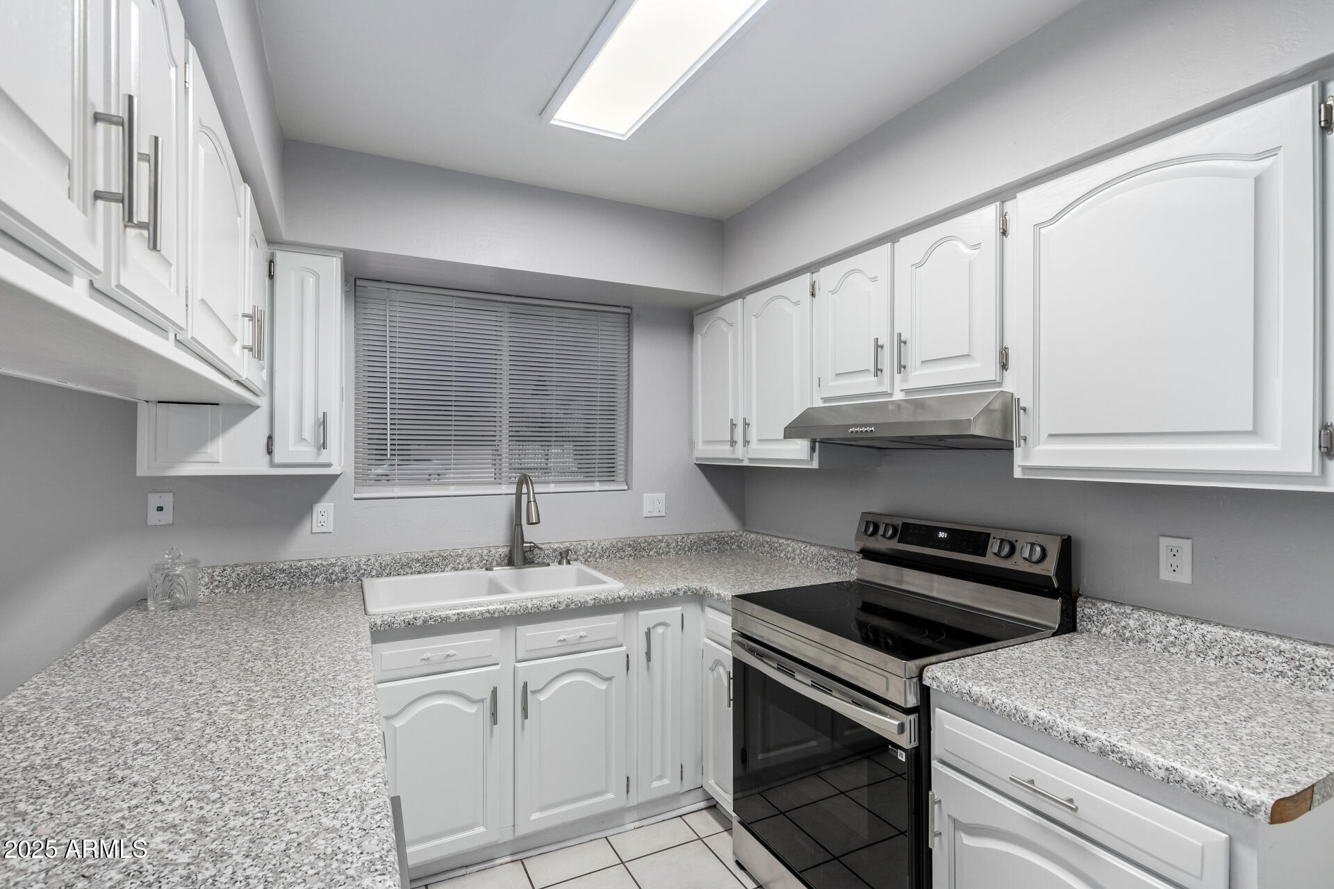 810 W VILLA MARIA Drive