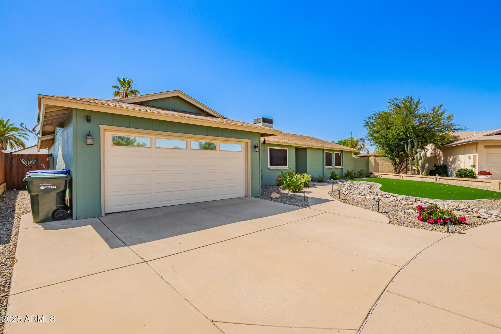 810 W VILLA MARIA Drive