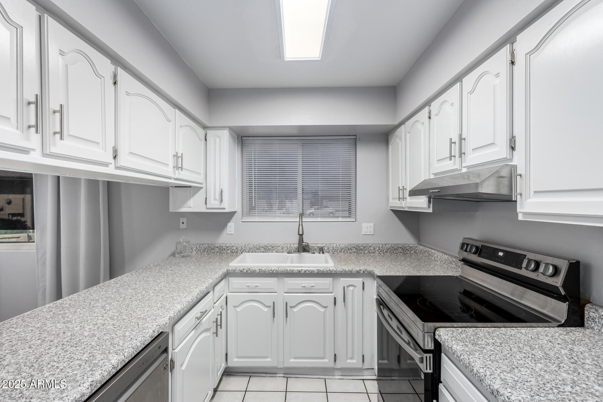 810 W VILLA MARIA Drive