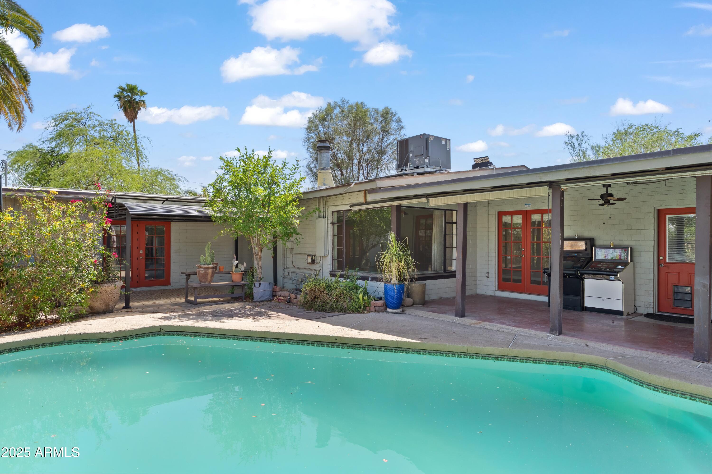 1749 W MONTEROSA Street