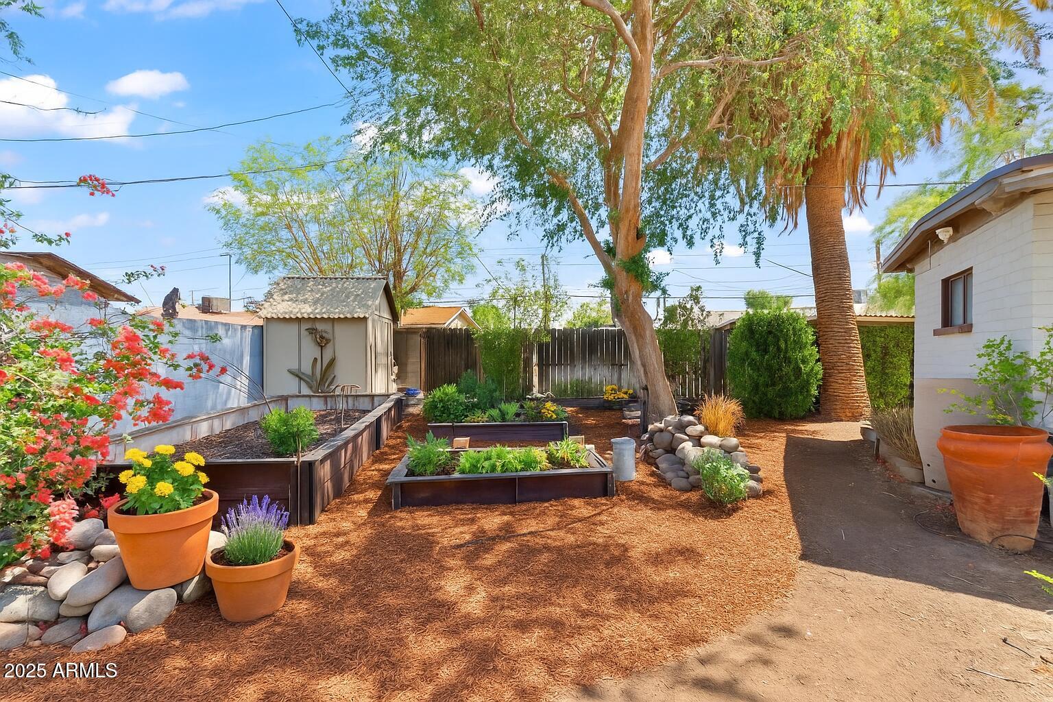 1749 W MONTEROSA Street