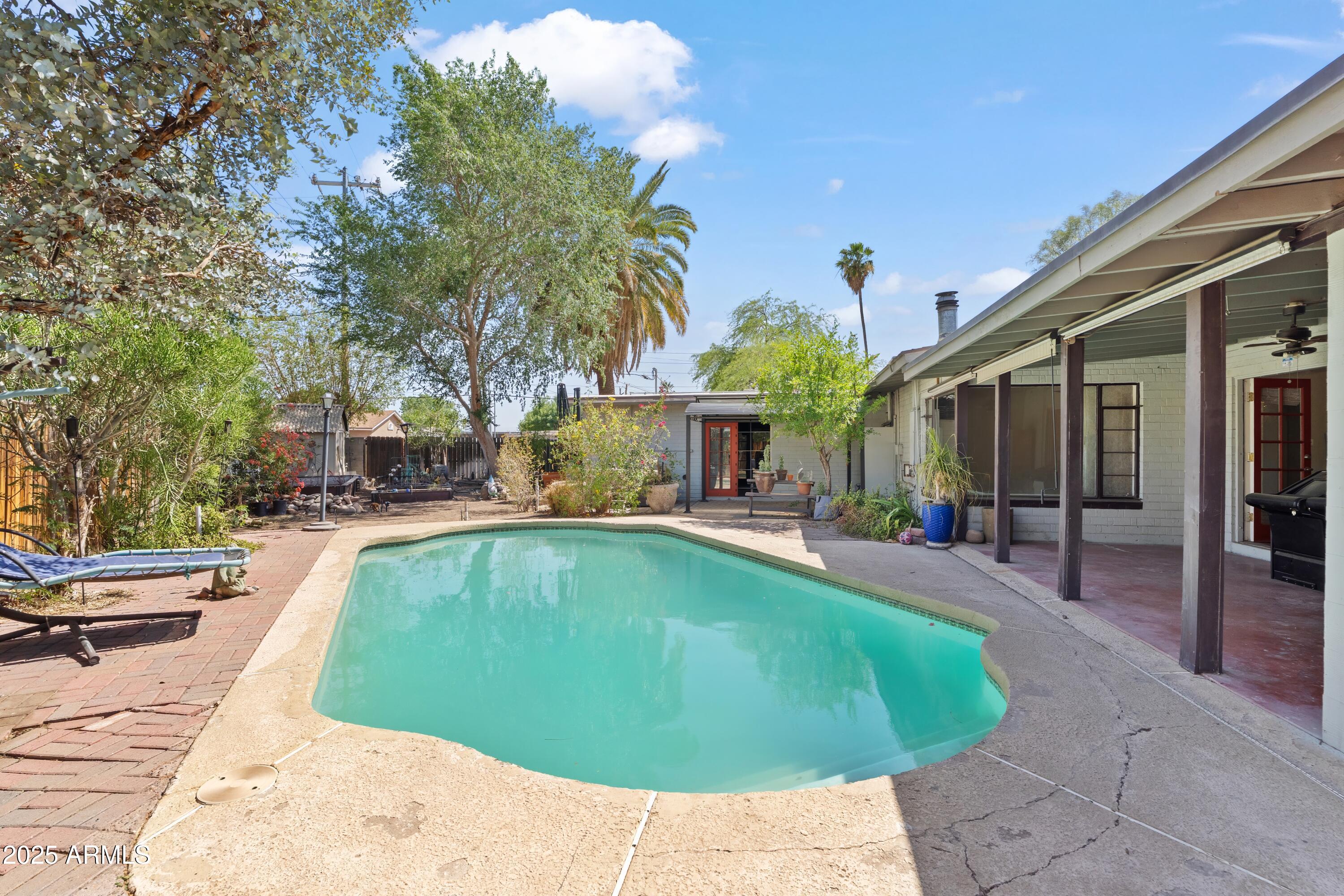 1749 W MONTEROSA Street