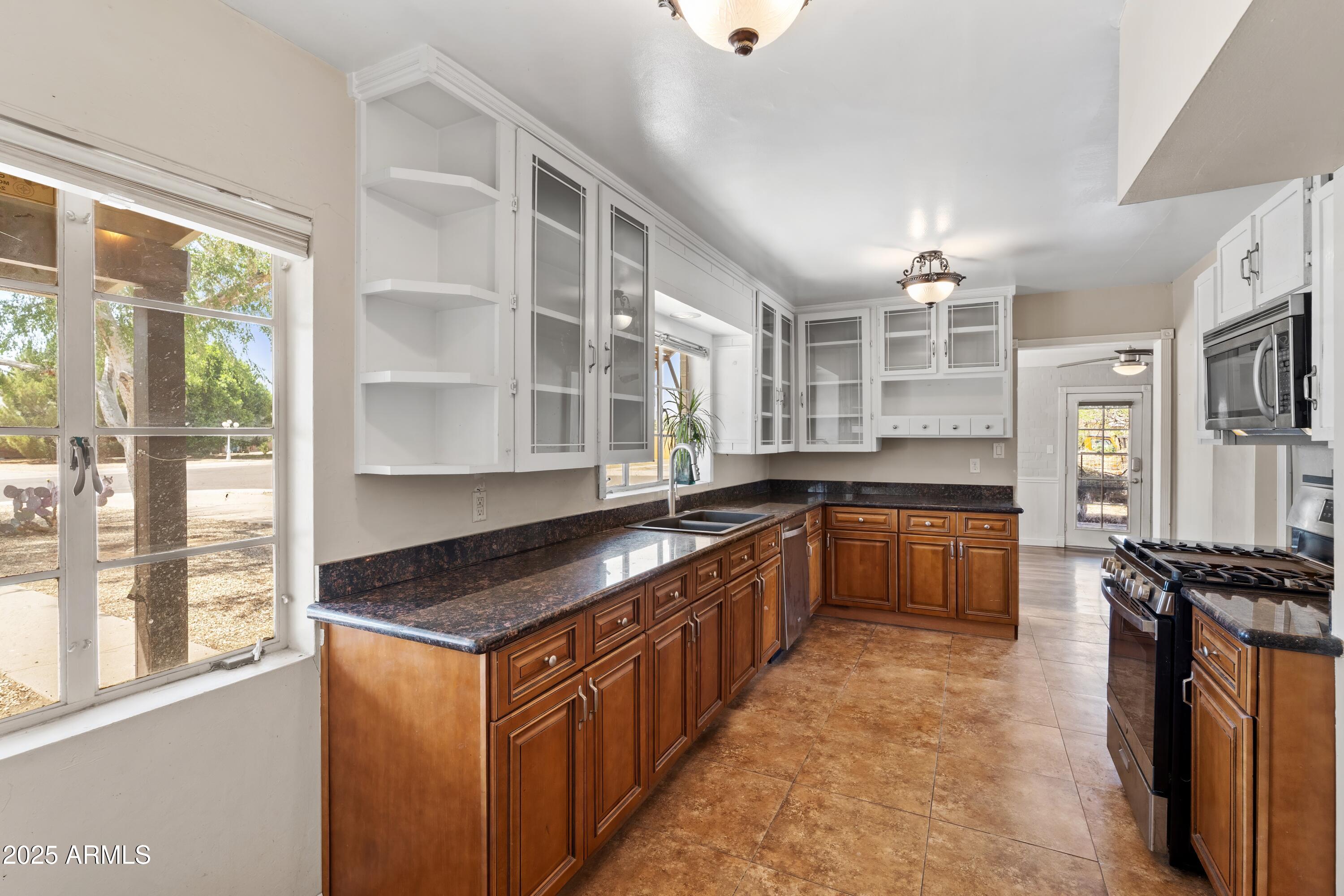 1749 W MONTEROSA Street