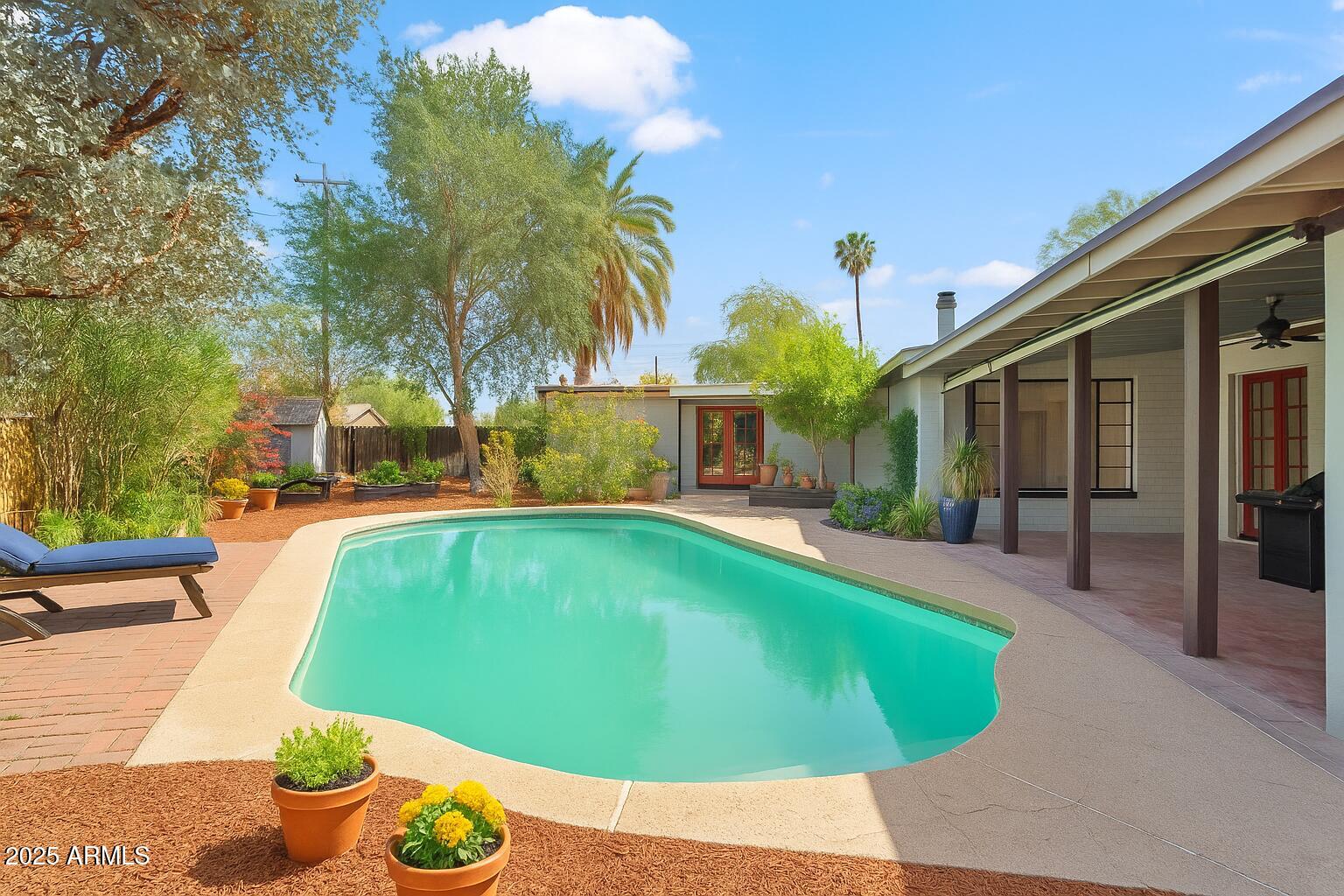 1749 W MONTEROSA Street