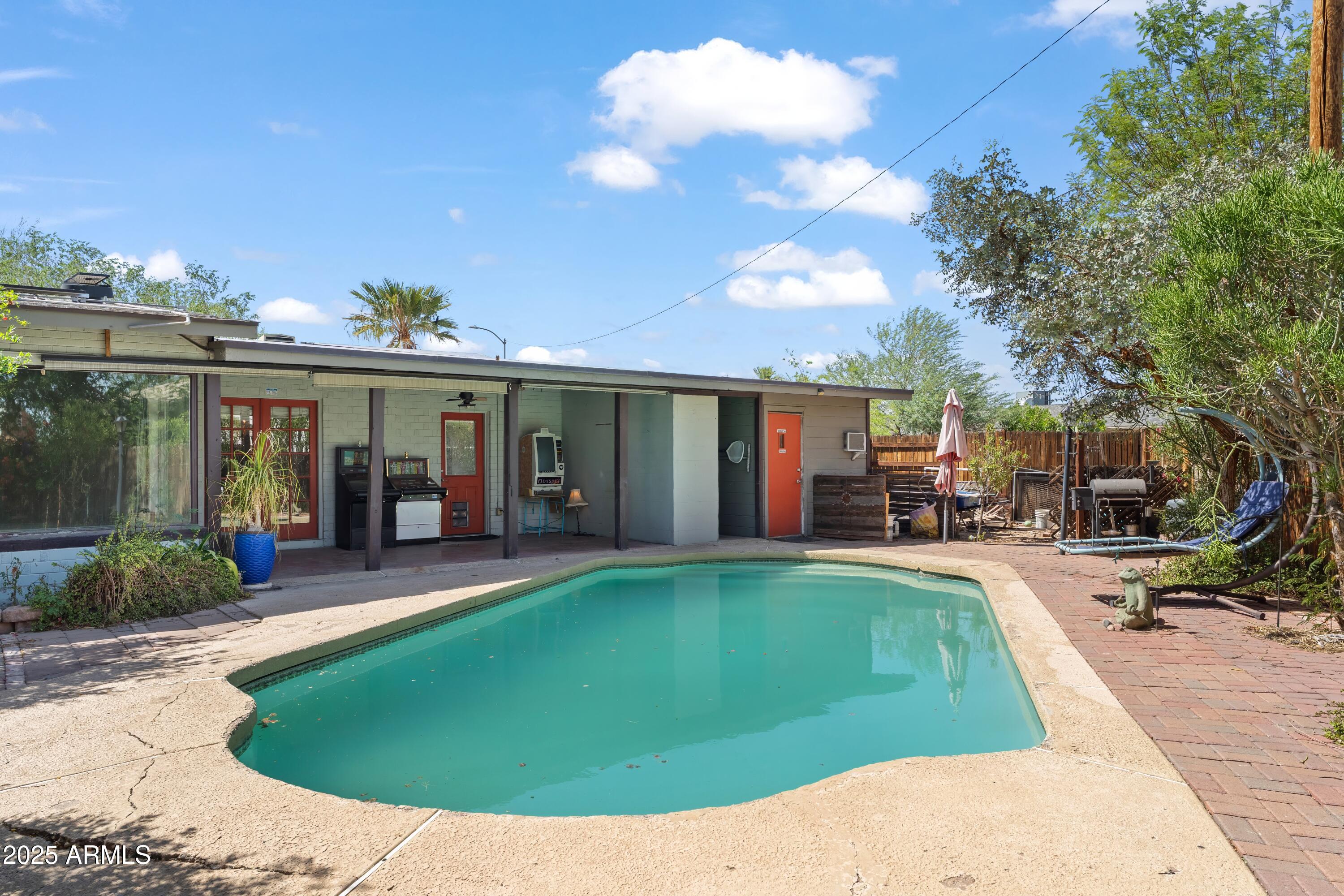 1749 W MONTEROSA Street