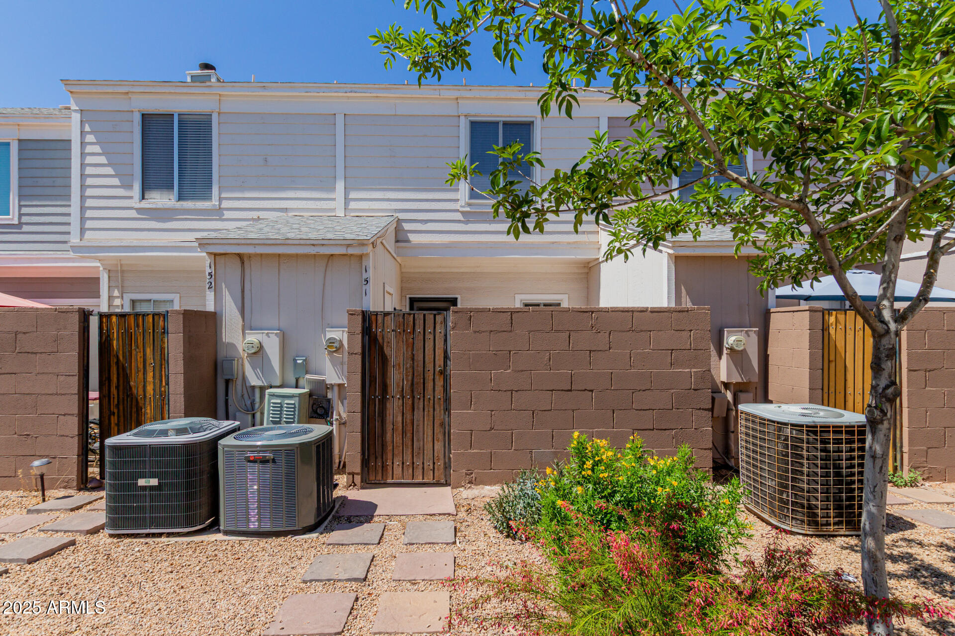 1600 N SABA Street, 151
