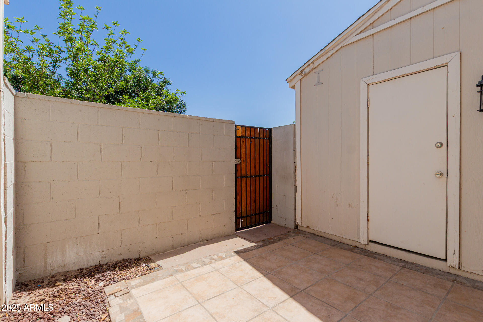 1600 N SABA Street, 151