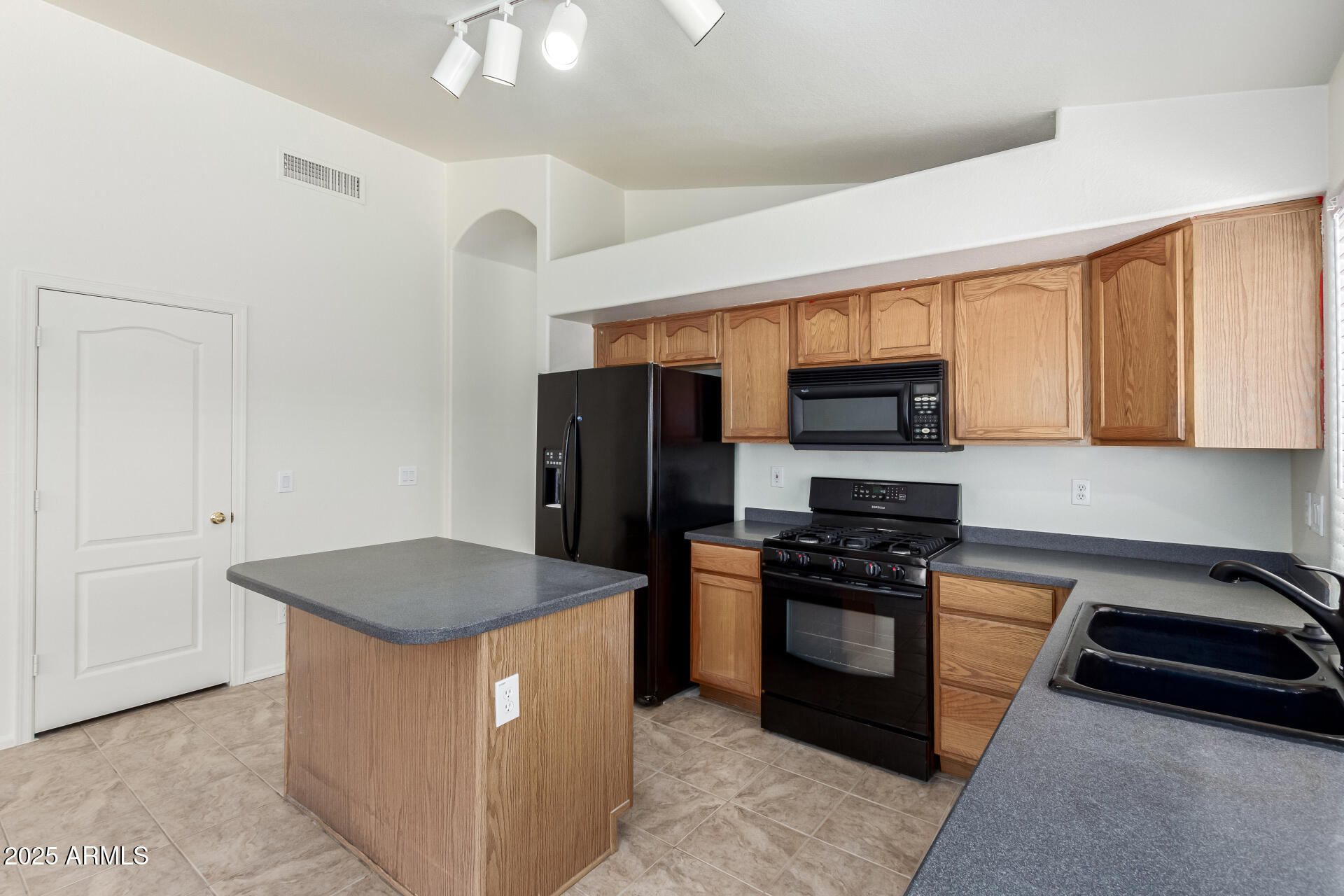 16783 W TAYLOR Street