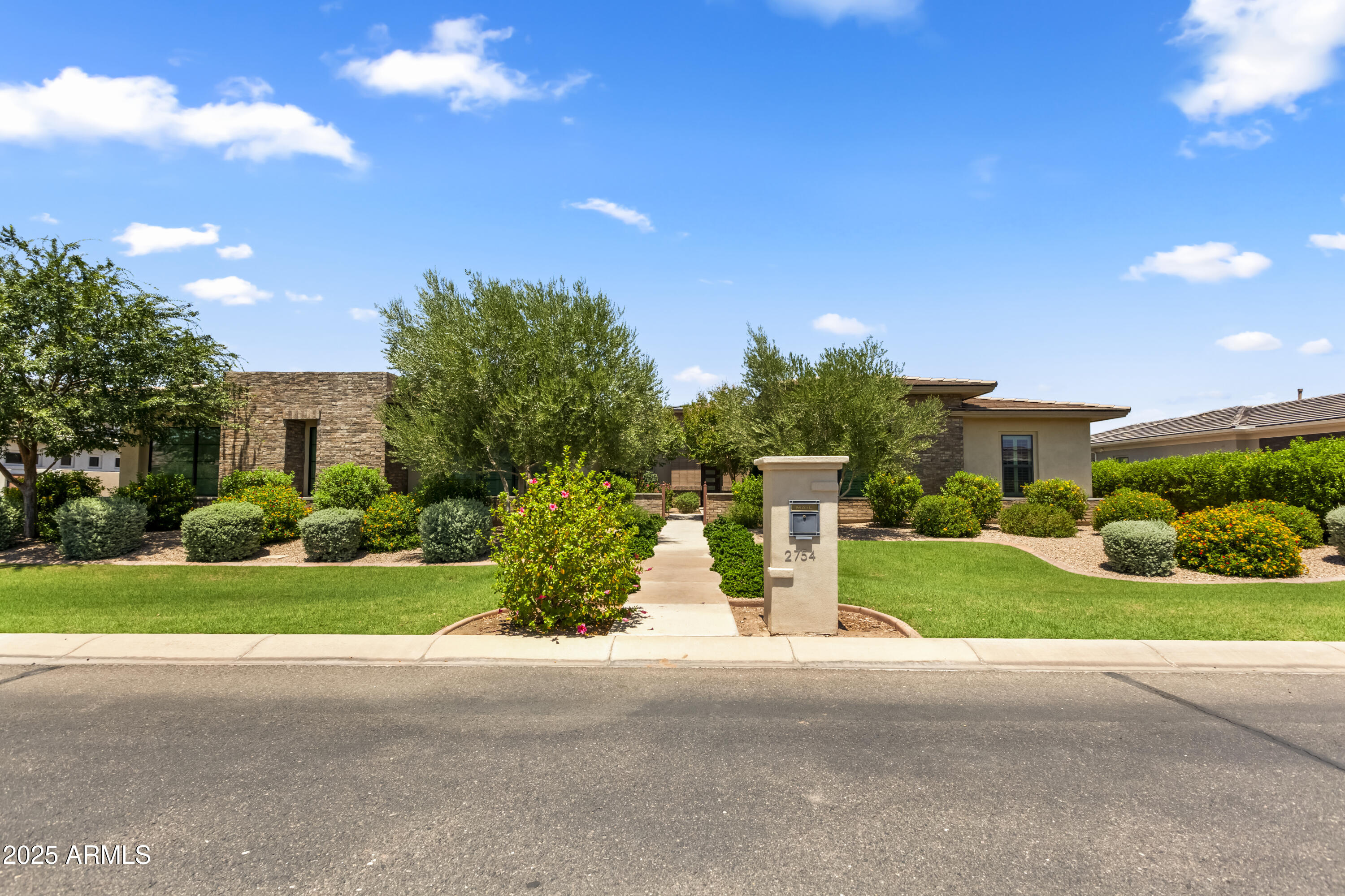 2754 E KINGBIRD Drive
