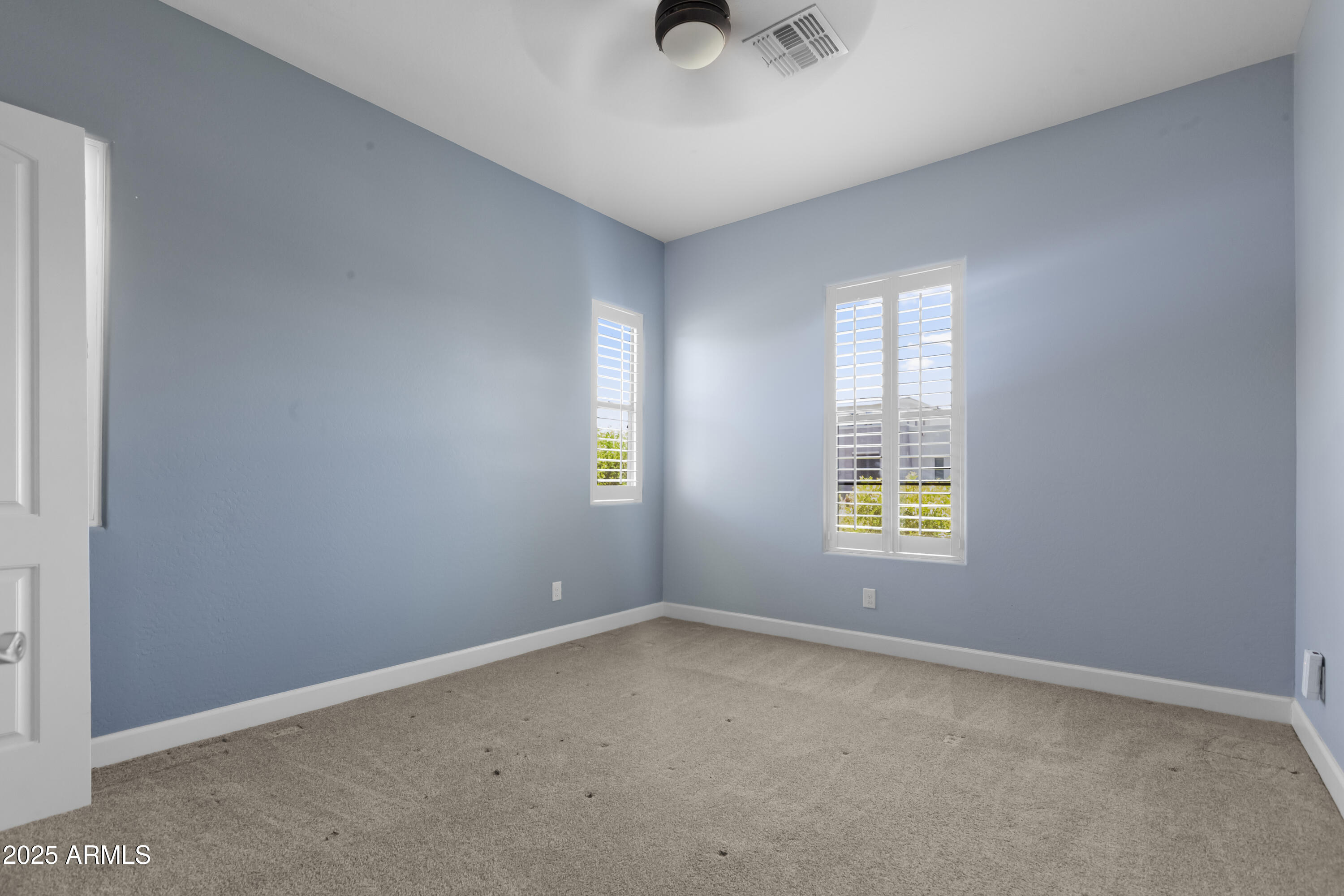 2754 E KINGBIRD Drive