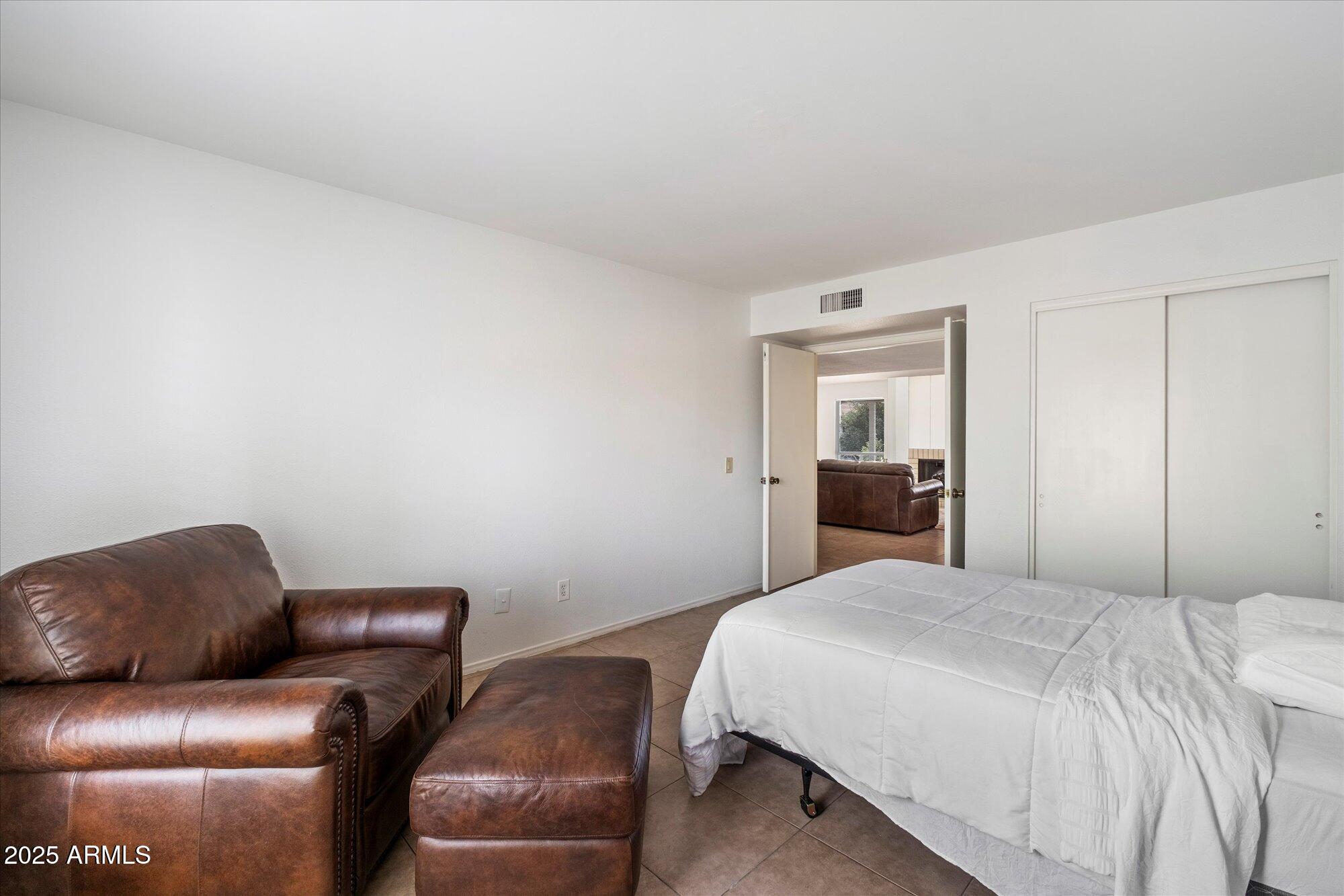 10421 E SILVERTREE Drive