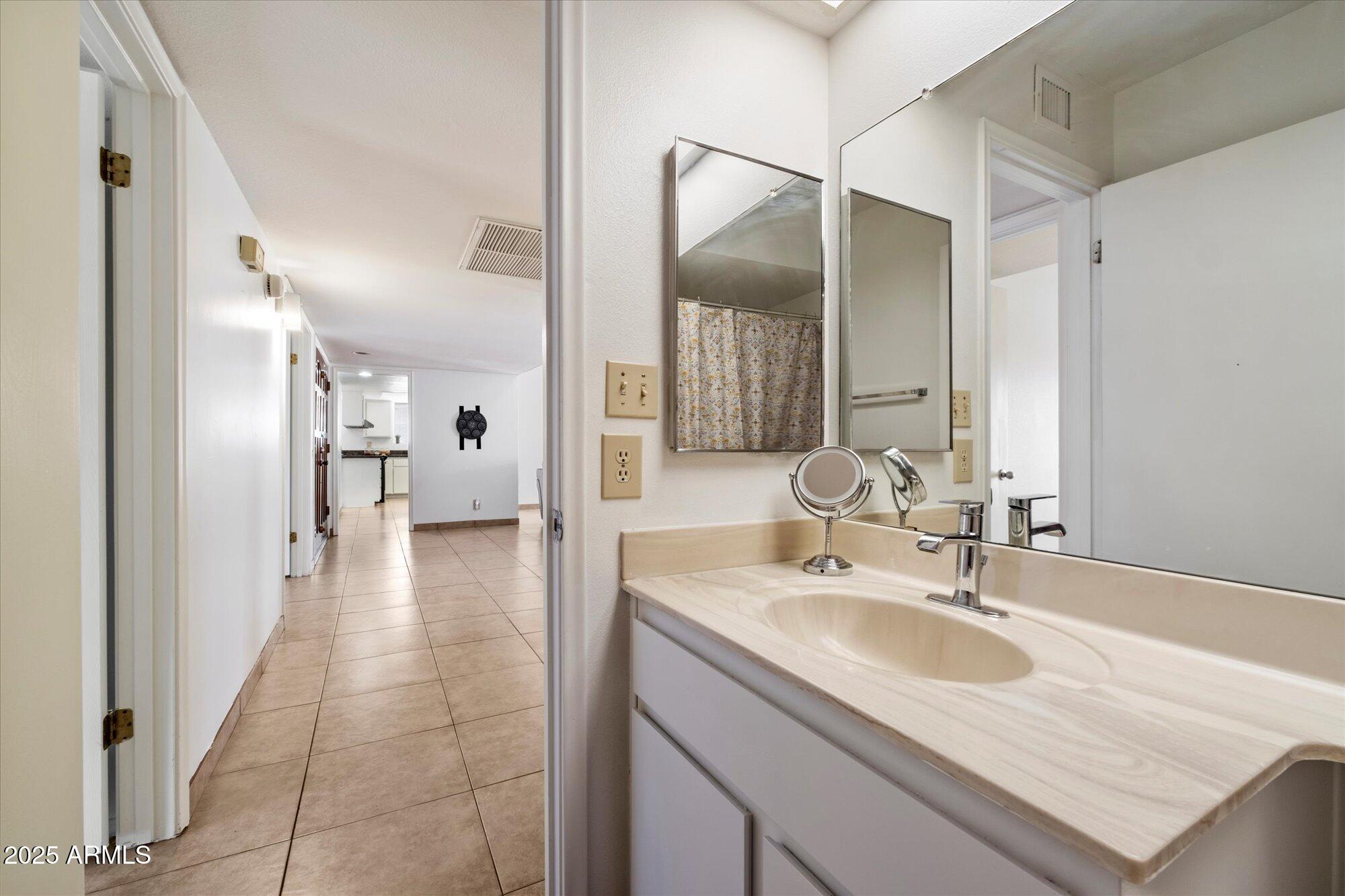 10421 E SILVERTREE Drive