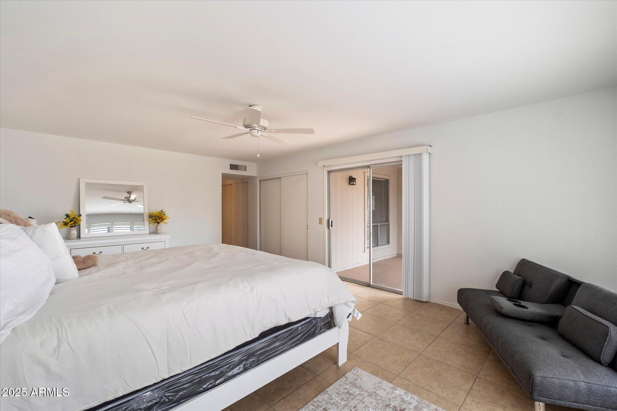 10421 E SILVERTREE Drive