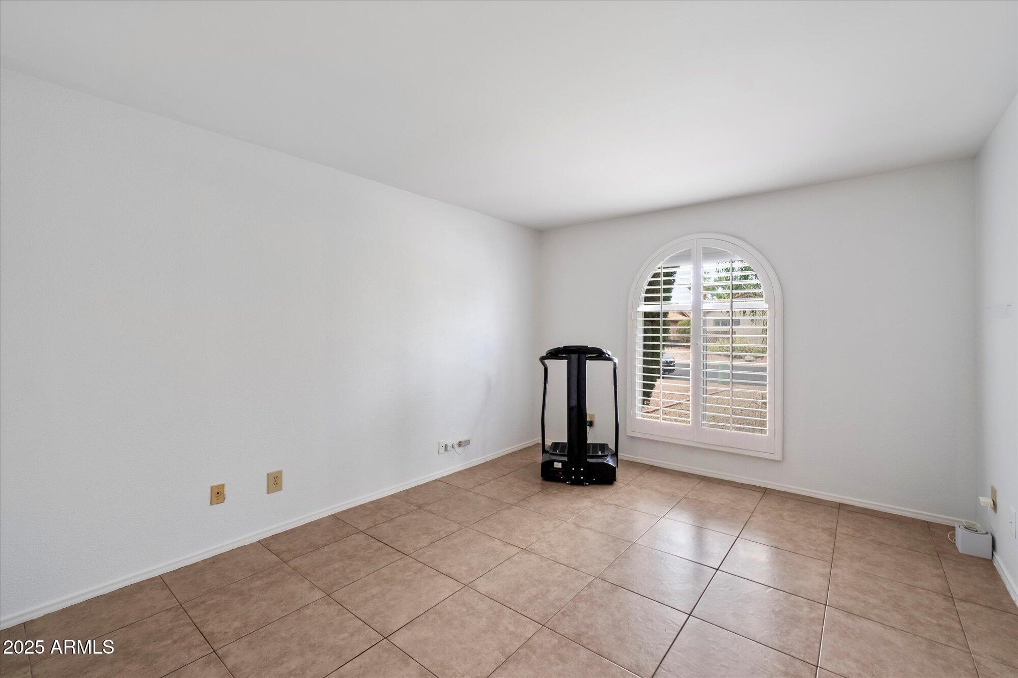 10421 E SILVERTREE Drive