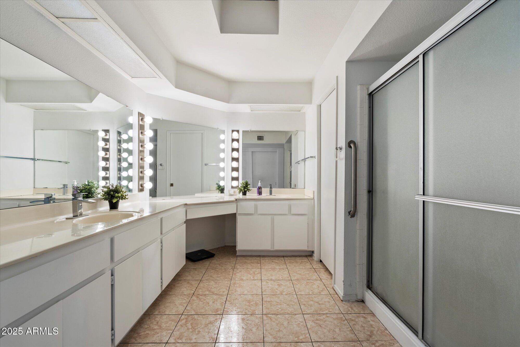 10421 E SILVERTREE Drive